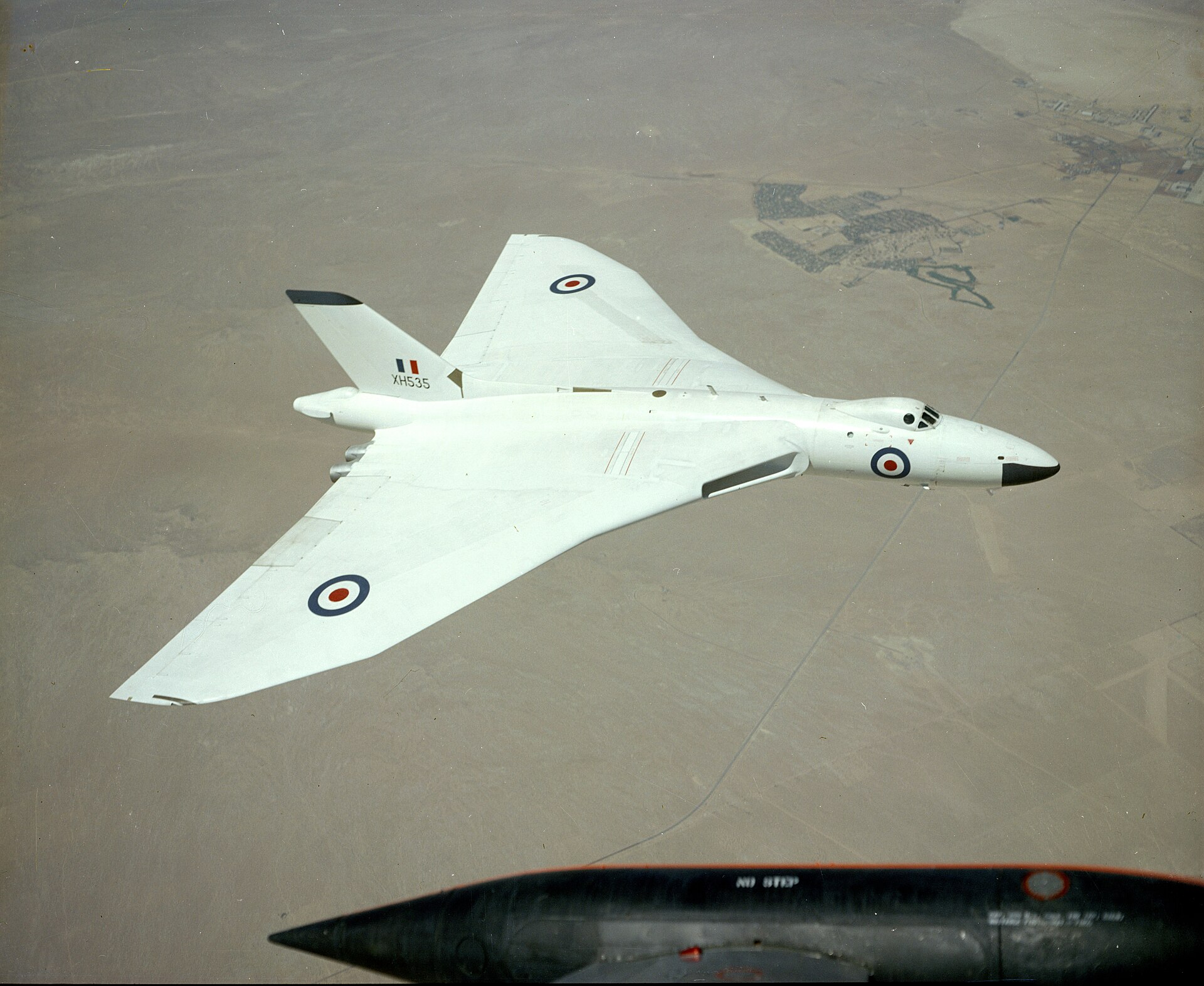 Avro Vulcan B.2 in flight near Edwards Air Force Base in 1961