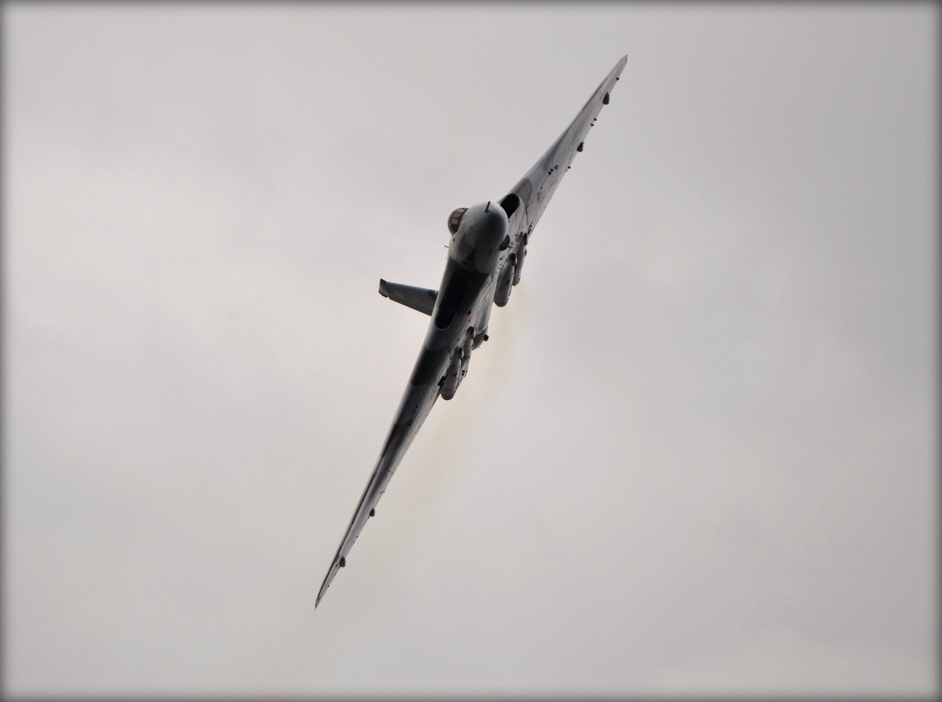Avro Vulcan XH558 banking during a display at Southend Airshow 2011